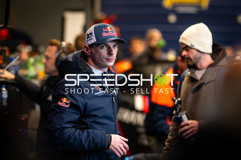Max Verstappen im Fahrerlager der 24h Nürburgring 2026
