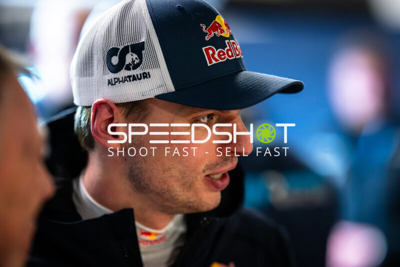 Max Verstappen im Fahrerlager beim 24h Nürburgring 2026