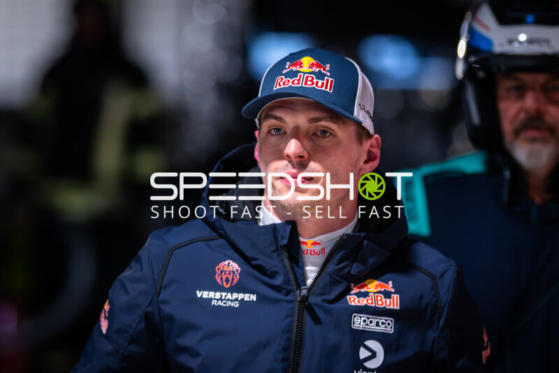 Max Verstappen im Fahrerlager der 24h Nürburgring
