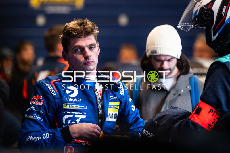 Max Verstappen im Fahrerlager beim 24h Nürburgring 2026