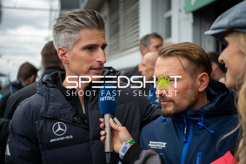 Medieninterview im Fahrerlager des 24h Nürburgring
