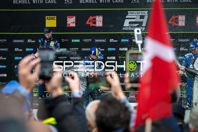 Siegerehrung auf dem Podium beim 24h Nürburgring