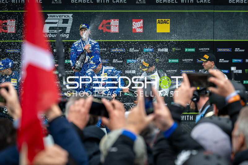 Siegerehrung auf dem Podium des 24h Nürburgring 2026