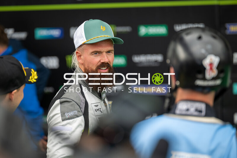Nicki Thiim im Fahrerlager beim 24h Nürburgring 2026