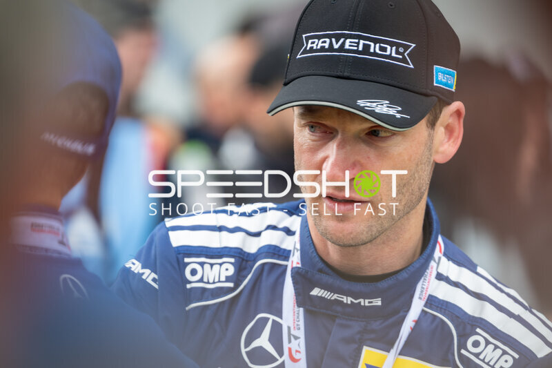 Maro Engel von Mercedes-AMG Team RAVENOL im Fahrerlager