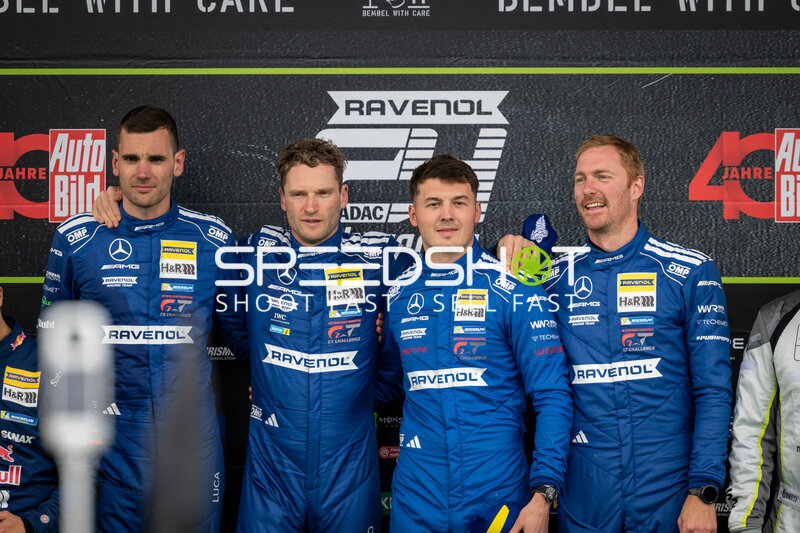Mercedes-AMG Team RAVENOL #80 auf dem Podium der 24h Nürburgring