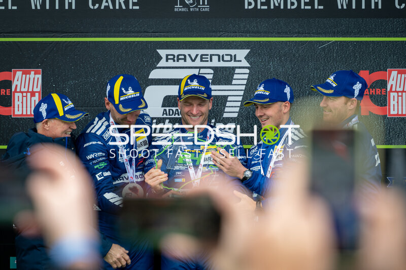 Mercedes-AMG Team RAVENOL #80 feiert Sieg beim 24h Nürburgring