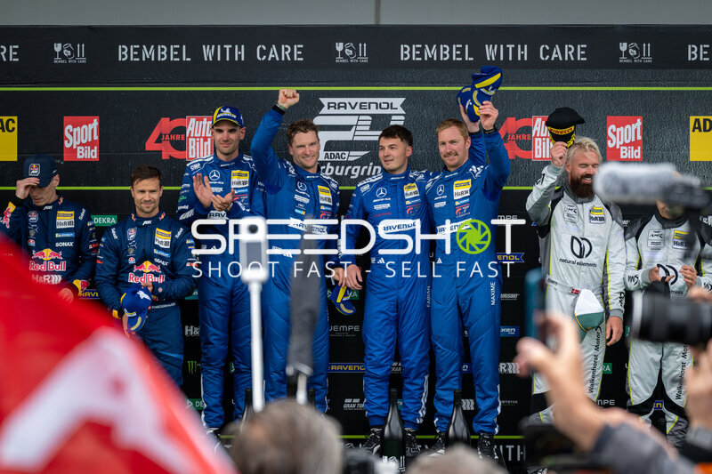 Mercedes-AMG Team RAVENOL #80 feiert Sieg bei 24h Nürburgring 2026