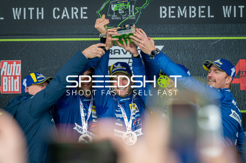 Mercedes-AMG Team RAVENOL #80 feiert Sieg beim 24h Nürburgring 2026