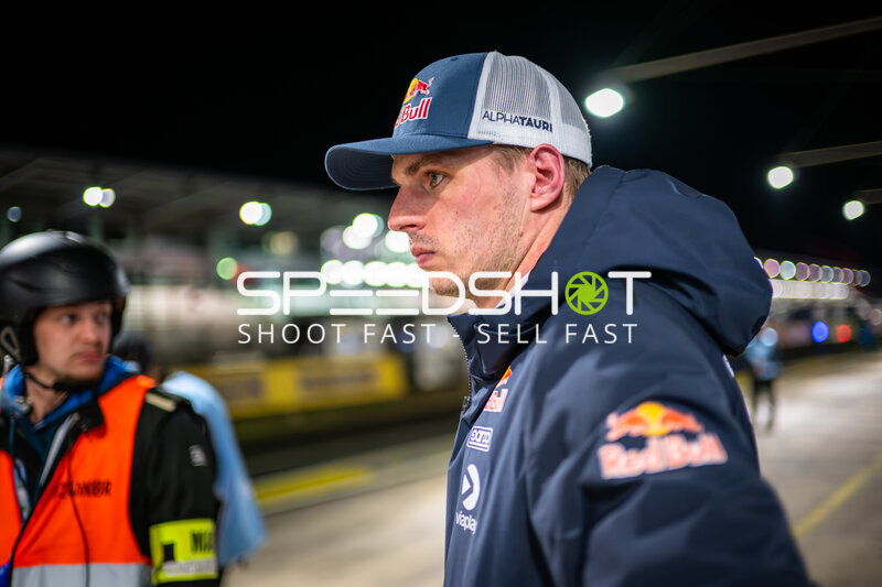 Max Verstappen im Fahrerlager bei der 24h Nürburgring 2026