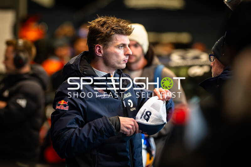 Max Verstappen im Fahrerlager beim 24h Nürburgring 2026