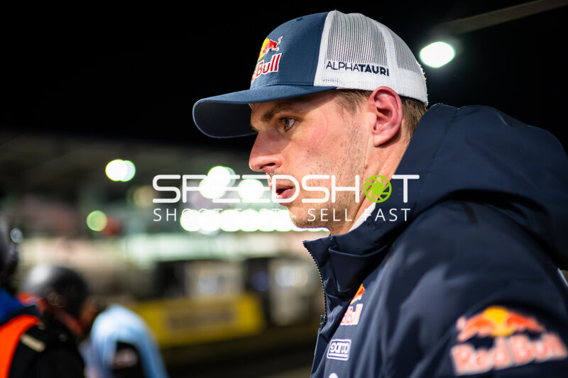 Max Verstappen im Fahrerlager beim 24h Nürburgring 2026