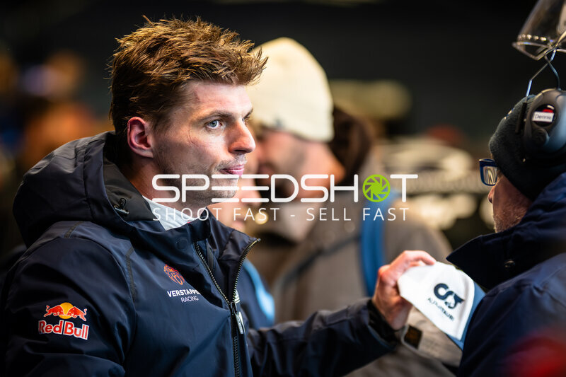 Max Verstappen im Fahrerlager beim 24h Nürburgring 2026