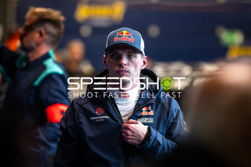 Max Verstappen im Fahrerlager bei der 24h Nürburgring 2026