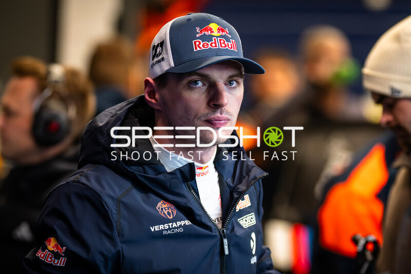 Max Verstappen im Fahrerlager der 24h Nürburgring 2026