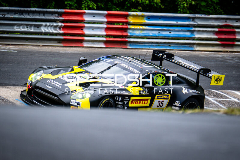 Aston Martin Vantage GT3 #35 von Walkenhorst Motorsport auf der Nordschleife