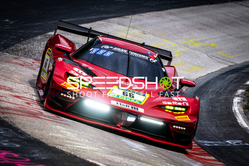 Ferrari 296 GT3 #66 von Reiter Engineering auf der Nordschleife