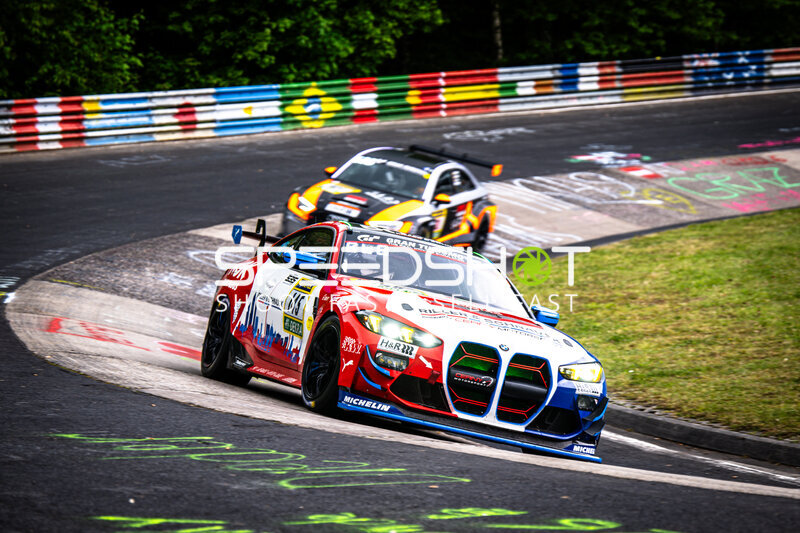 BMW M240i Racing in Kurve auf der Nordschleife