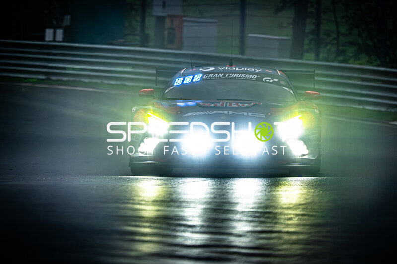 Max Verstappen (#3, Mercedes-AMG Team Verstappen Racing) bei Nachtfahrt auf der Nordschleife