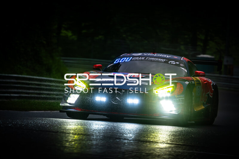 Mercedes-AMG GT3 #3 von Mercedes-AMG Team Verstappen Racing bei Nacht auf der Nordschleife