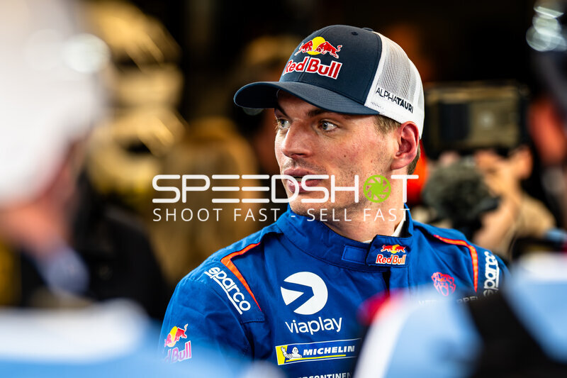 Max Verstappen im Fahrerlager bei der 24h Nürburgring 2026