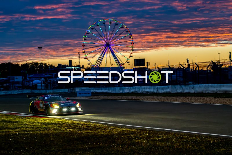 Mercedes-AMG GT3 #3 von Mercedes-AMG Team Verstappen Racing beim Sonnenuntergang am Nürburgring