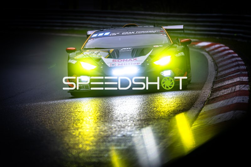 Lamborghini Huracán GT3 #84 von Red Bull Team ABT bei Nachtfahrt