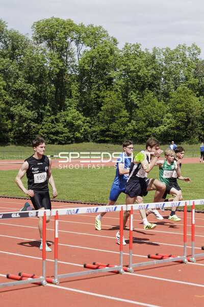 Hürdenlauf mit Startnummern
