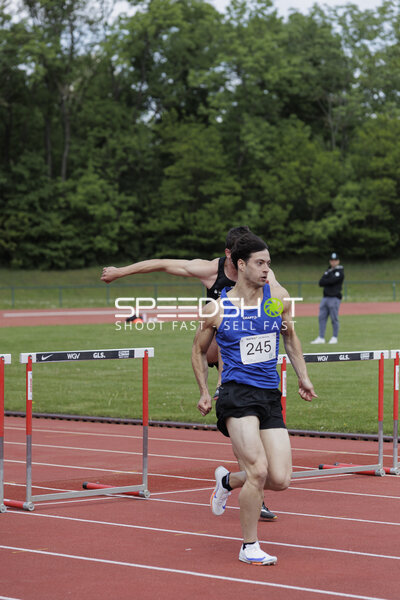Hürdenlauf mit Startnummer 245