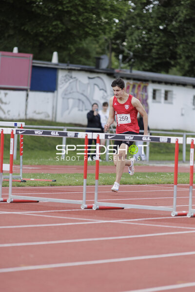 Hürdenlauf mit Startnummer 259