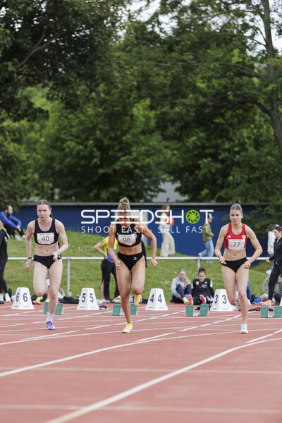 Sprintstart mit 3 Athletinnen