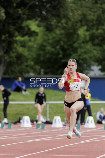 Sprint mit Startnummer 77