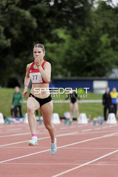 Weitsprung Startnummer 77
