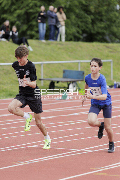 Sprint mit Startnummern 13 & 251