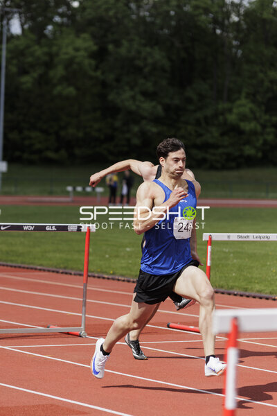 Hürdenlauf mit Startnummer 245