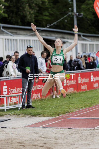 Weitsprung Startnummer 220
