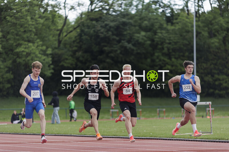 Sprint mit Startnummern 207,158,84,222