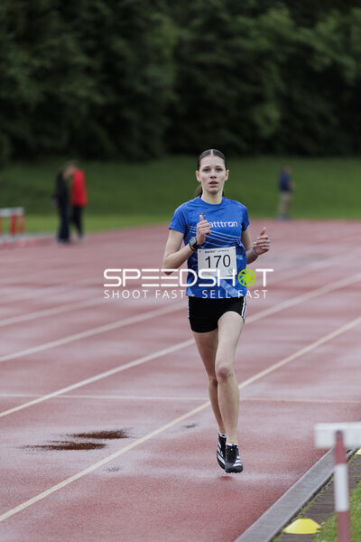 Athletin mit Startnummer 170