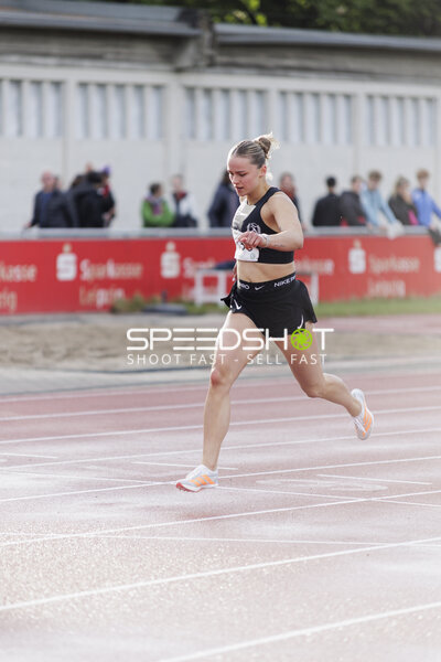Athletin läuft in Leipzig