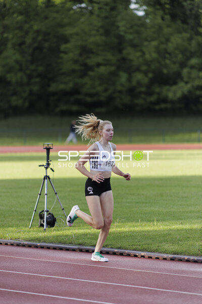 Athletin mit Startnummer 167