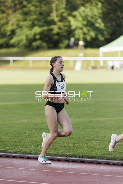 Athletin mit Startnummer 185