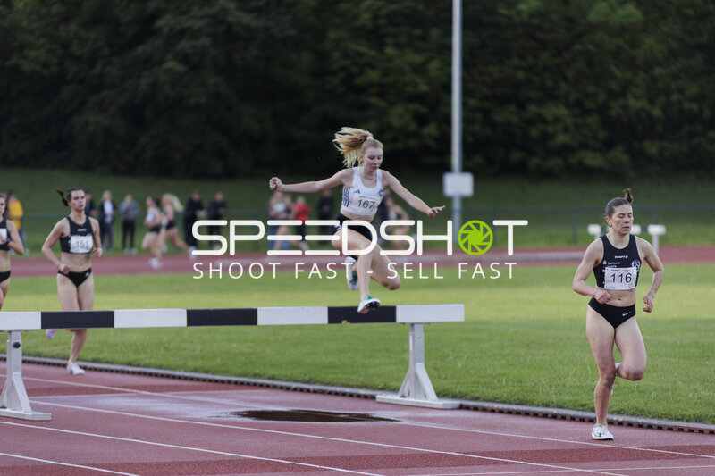 Hürdenlauf mit Startnummern
