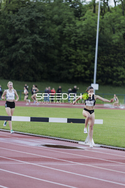 Hürdenlauf mit Startnummern