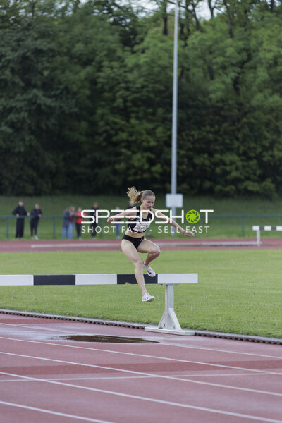 Athletin mit Startnummer 183