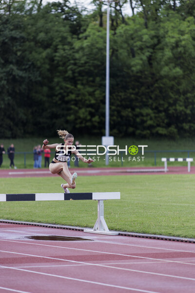 Athletin mit Startnummer 183