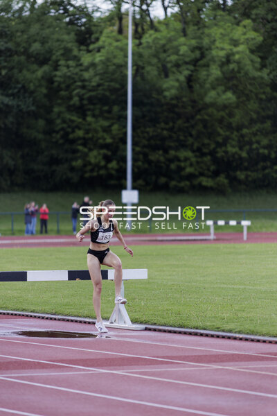 Athletin mit Startnummer 183