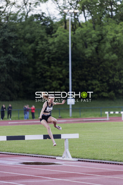 Athletin springt Hindernis