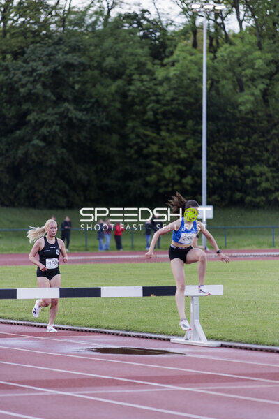 Hürdenlauf mit Startnummern