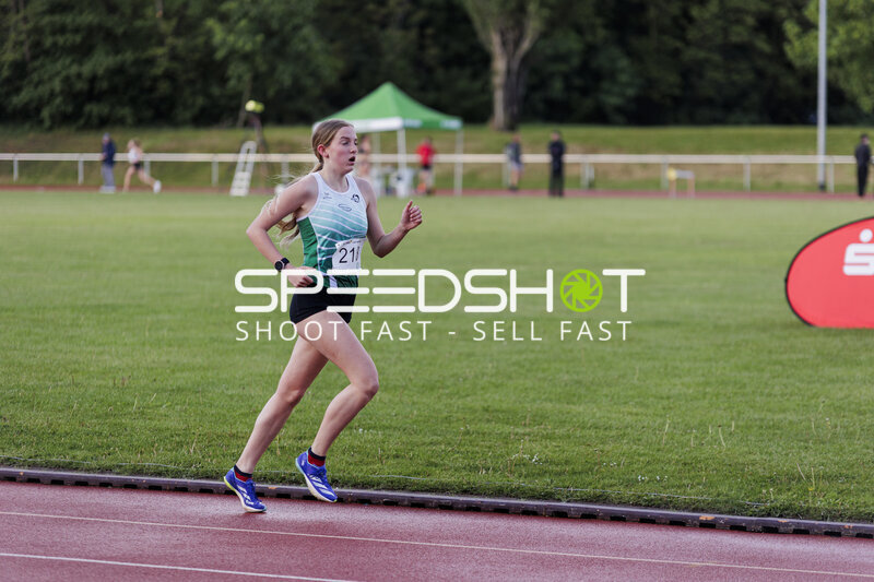 Athletin mit Startnummer 218