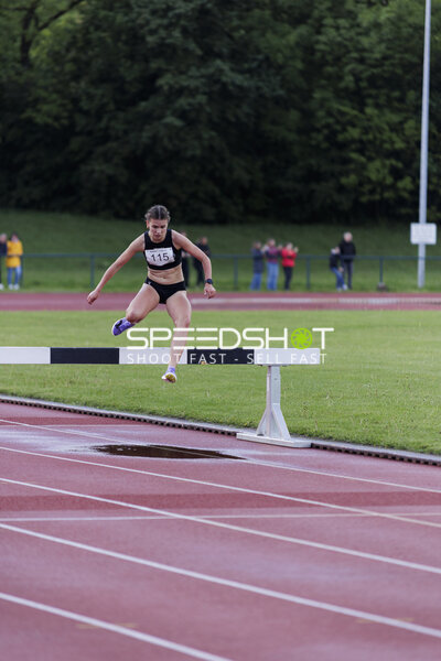 Athletin mit Startnummer 115